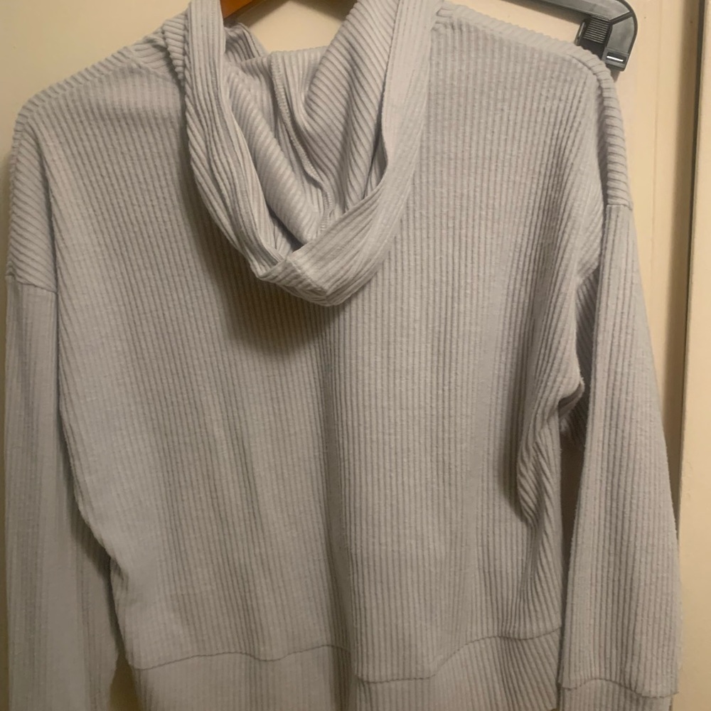 Zobha Light Gray Ribbed Top - Picture 2 of 4